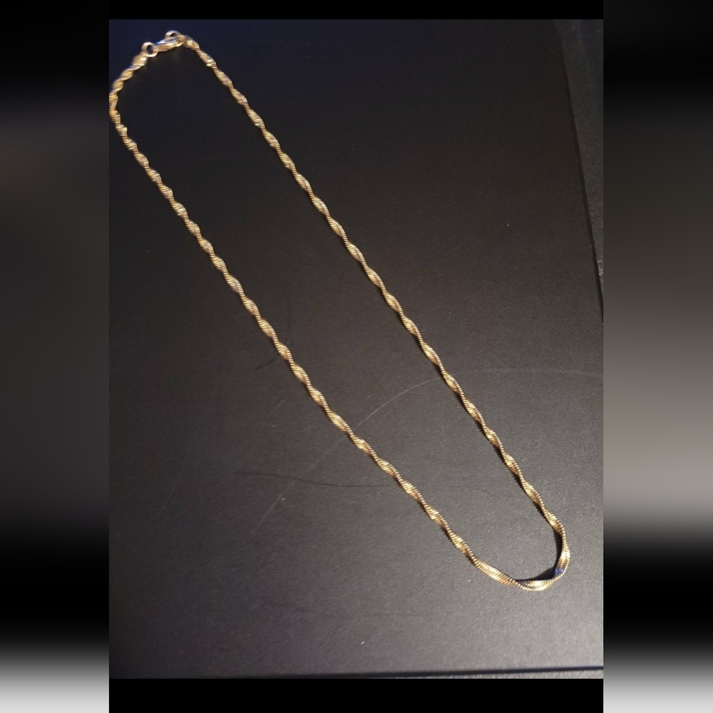 Gold vintage twist neckalge